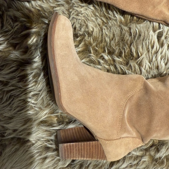 UGG boots size 8 - Picture 3 of 6